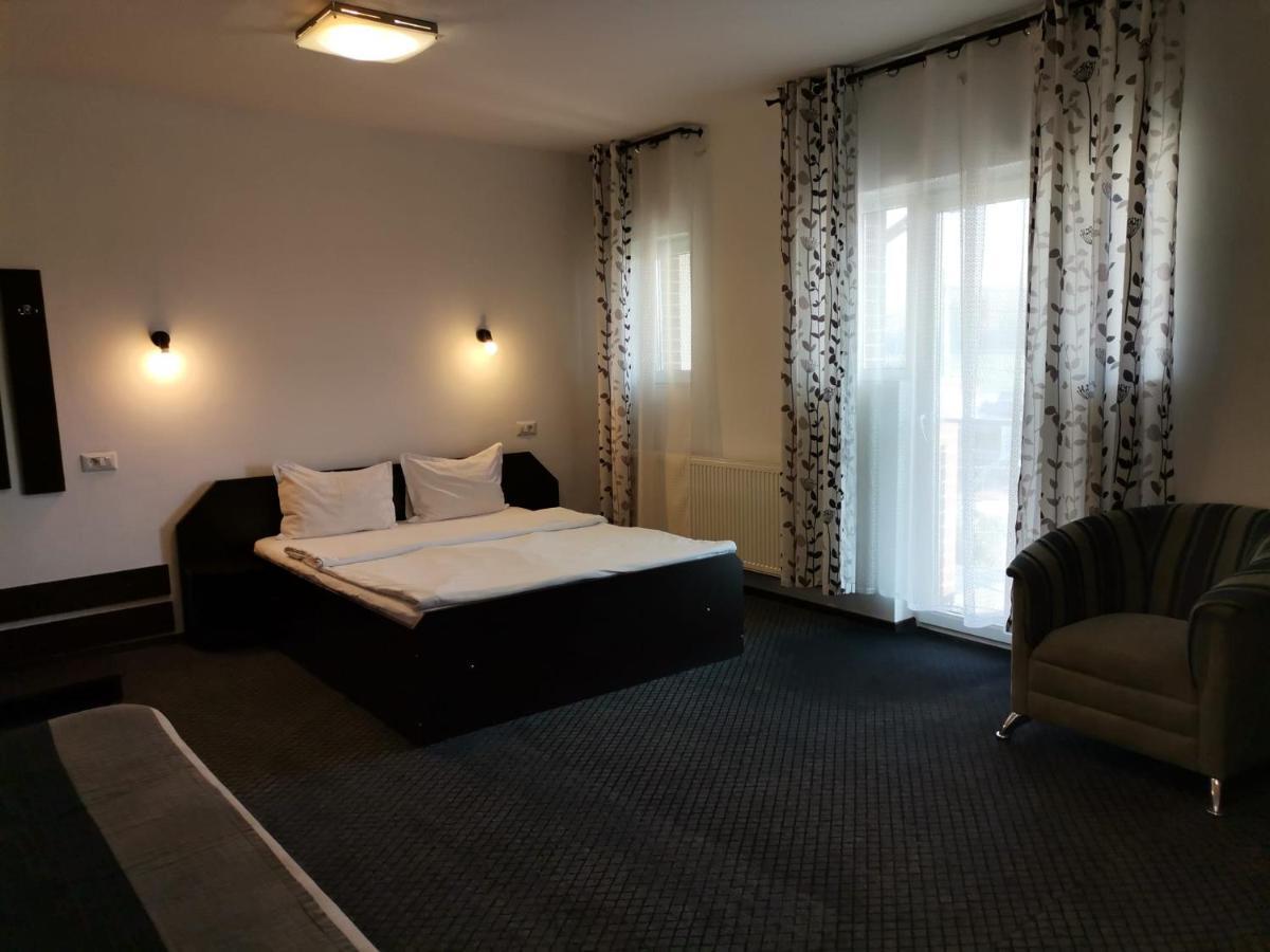Motel Davios Targu Jiu Bagian luar foto
