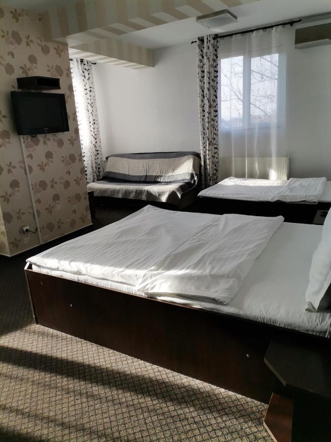 Motel Davios Targu Jiu Bagian luar foto