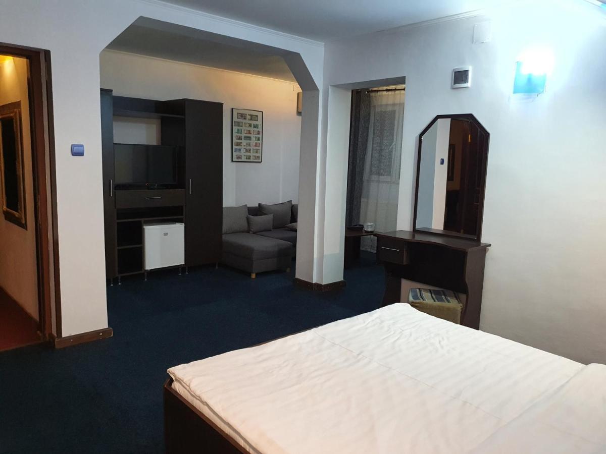 Motel Davios Targu Jiu Bagian luar foto