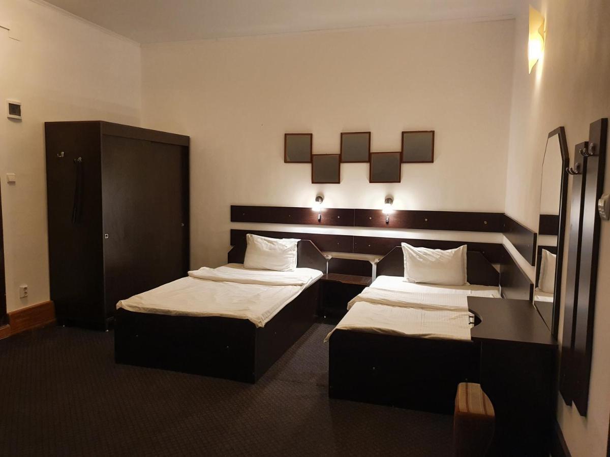 Motel Davios Targu Jiu Bagian luar foto