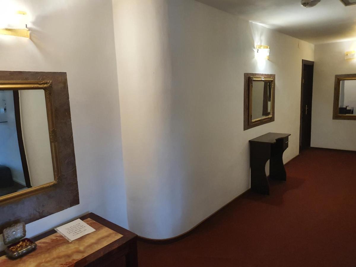 Motel Davios Targu Jiu Bagian luar foto