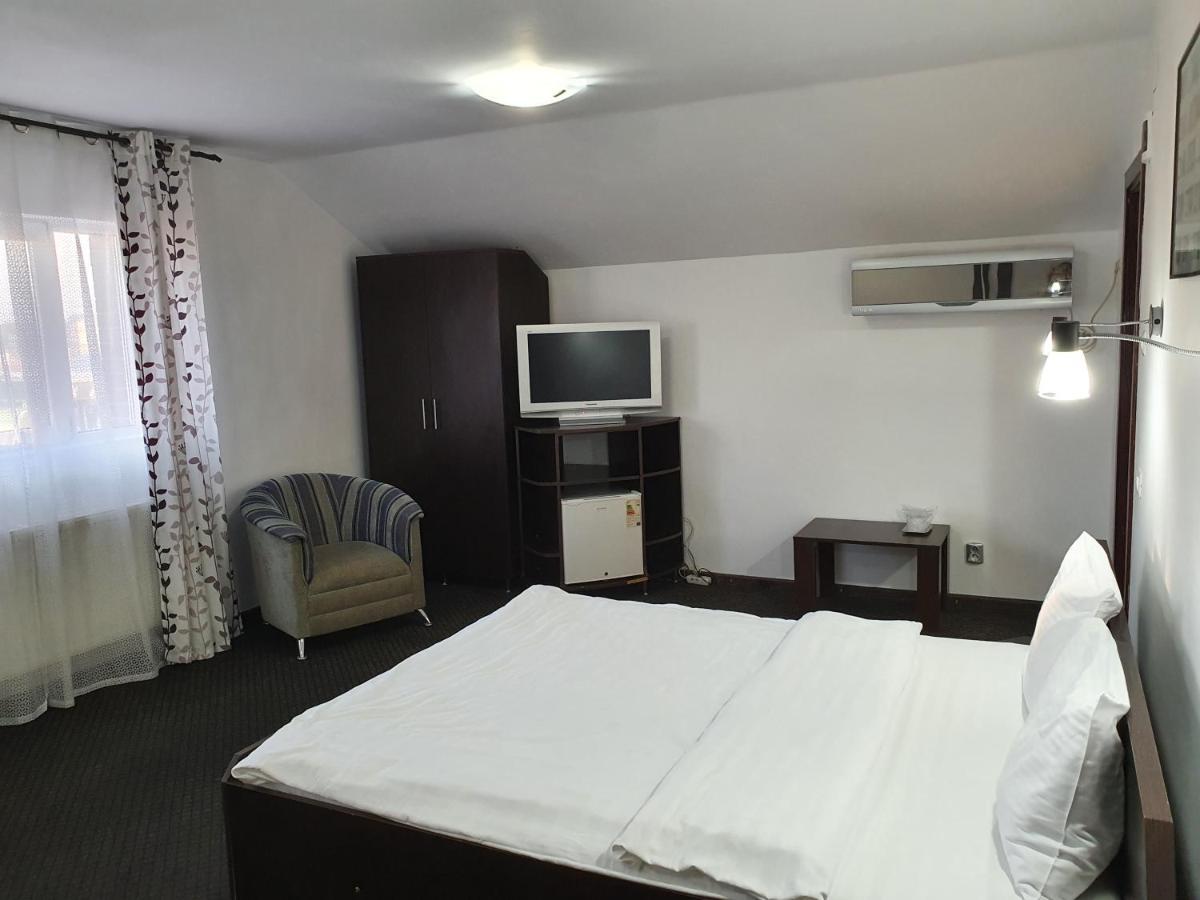 Motel Davios Targu Jiu Bagian luar foto