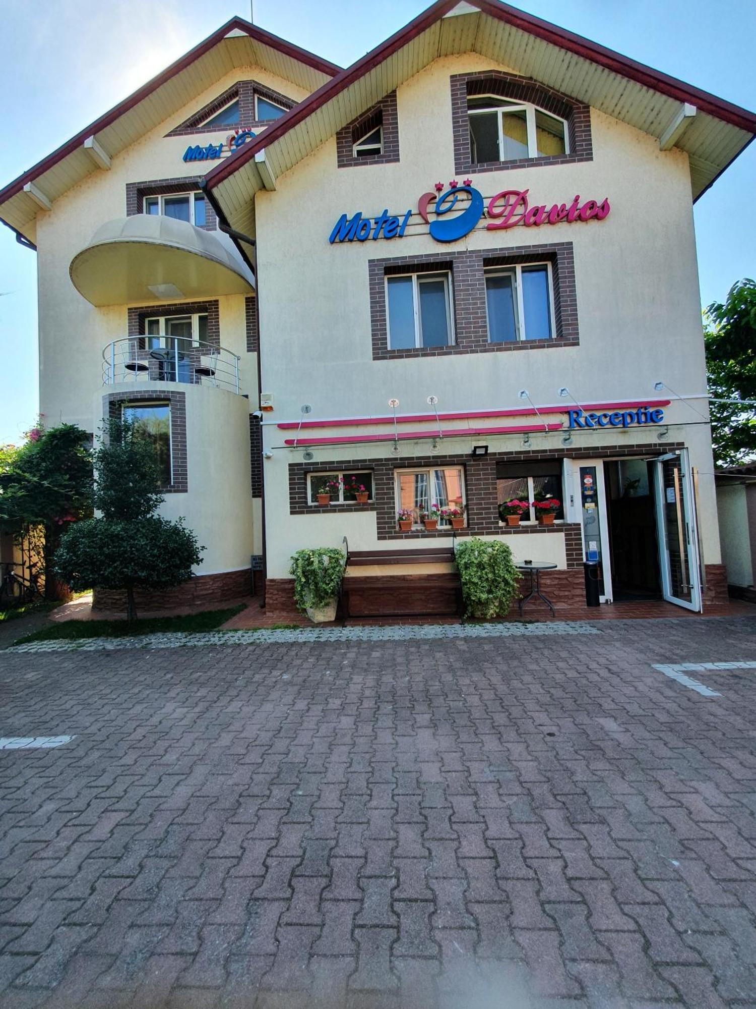 Motel Davios Targu Jiu Bagian luar foto