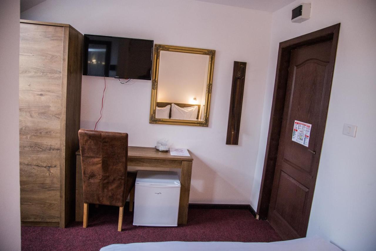 Motel Davios Targu Jiu Bagian luar foto