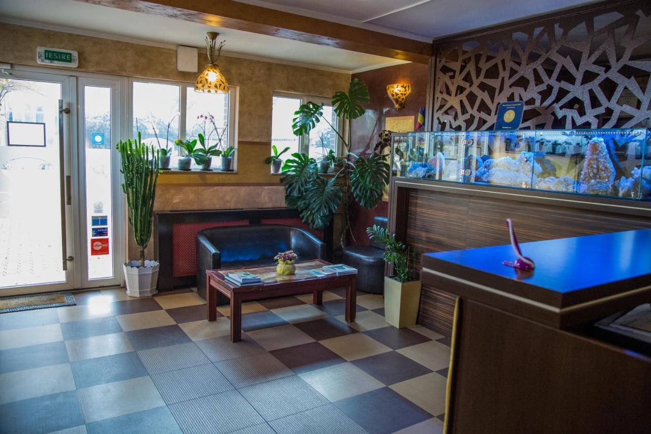 Motel Davios Targu Jiu Bagian luar foto