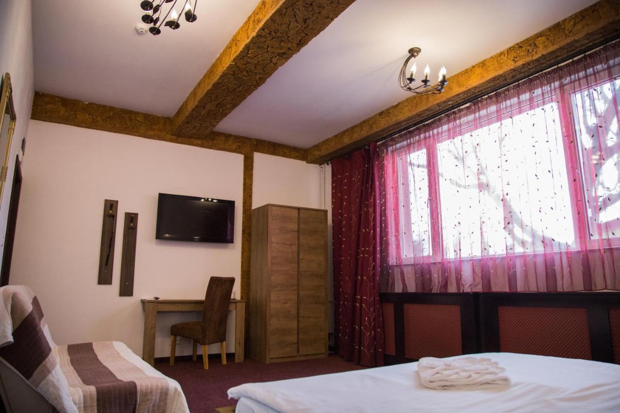 Motel Davios Targu Jiu Bagian luar foto