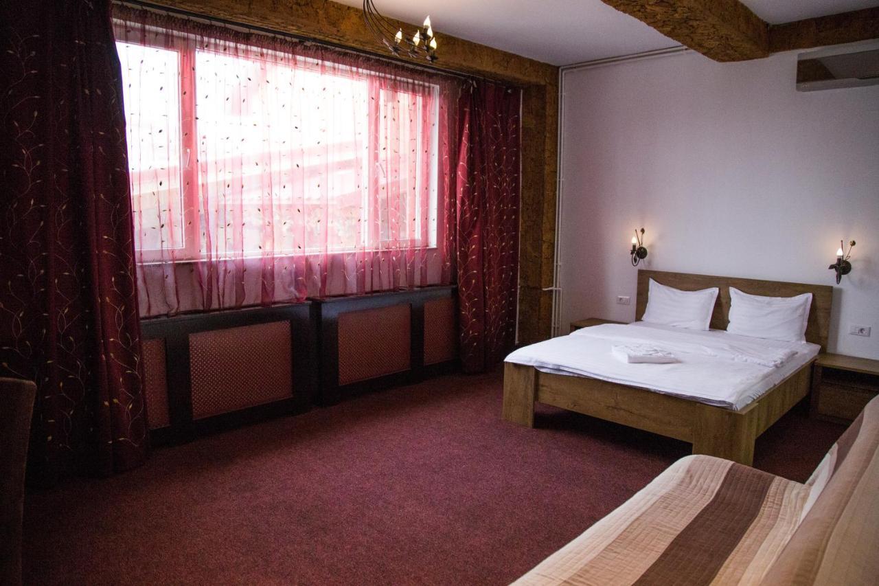 Motel Davios Targu Jiu Bagian luar foto
