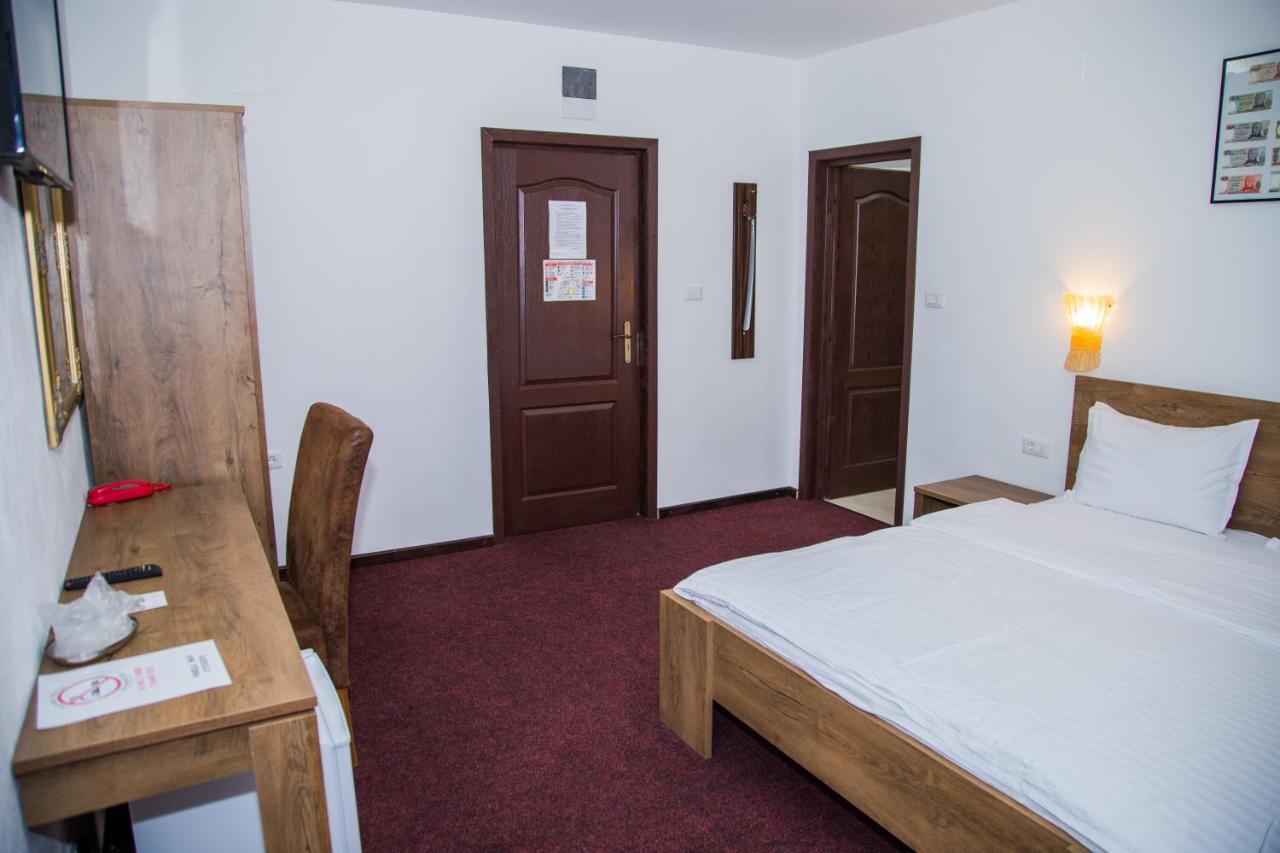Motel Davios Targu Jiu Bagian luar foto