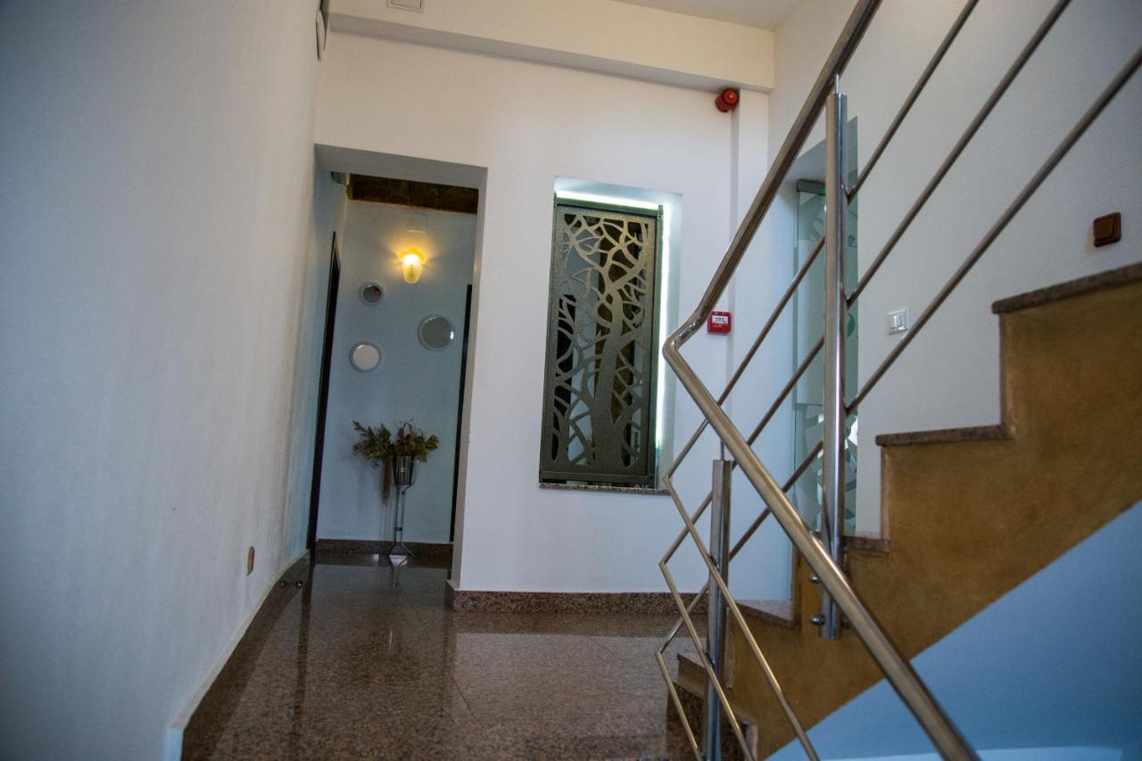 Motel Davios Targu Jiu Bagian luar foto