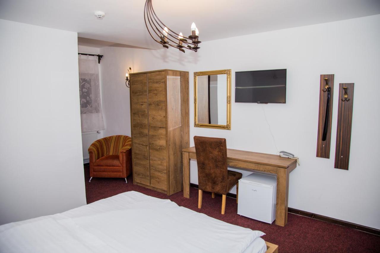 Motel Davios Targu Jiu Bagian luar foto