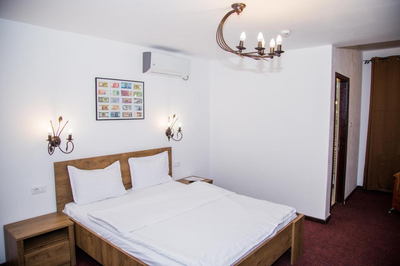 Motel Davios Targu Jiu Bagian luar foto