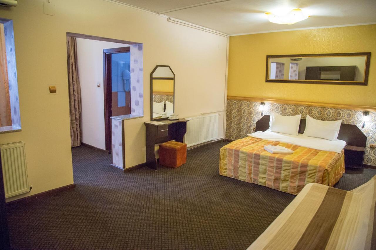 Motel Davios Targu Jiu Bagian luar foto