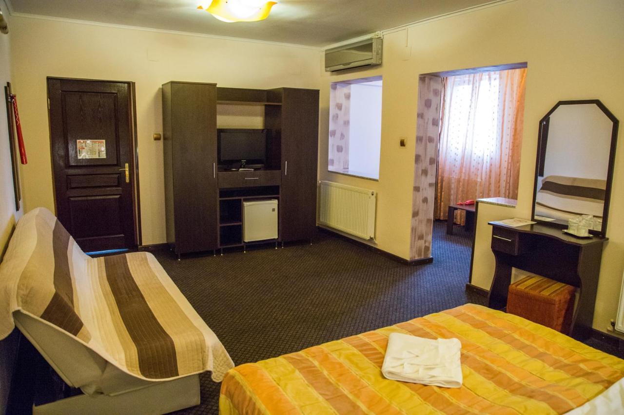Motel Davios Targu Jiu Bagian luar foto